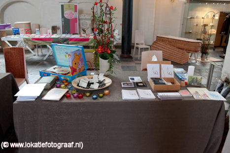 Overzicht stands in de kerk
